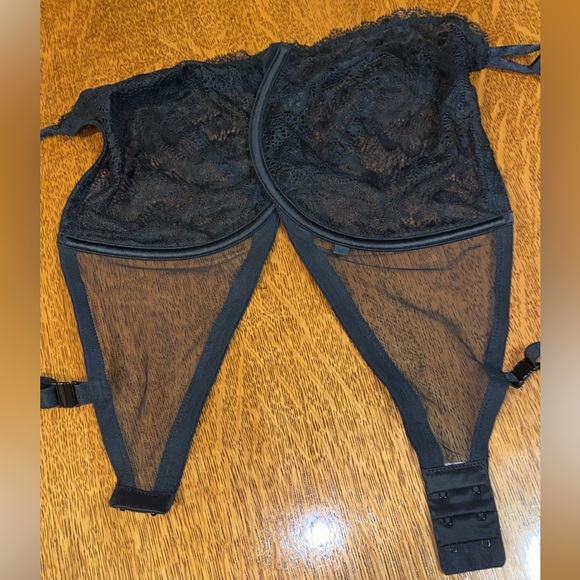 VS Convertible to X Crossed Straps Underwire Sheer Bra Adj Straps Black Lace - Picture 6 of 10